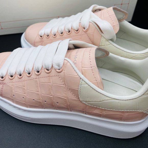 Alexander McQueen Women’s Oversized Leather Sneakers Size 6 NWB AUTHENTIC - Picture 4 of 8